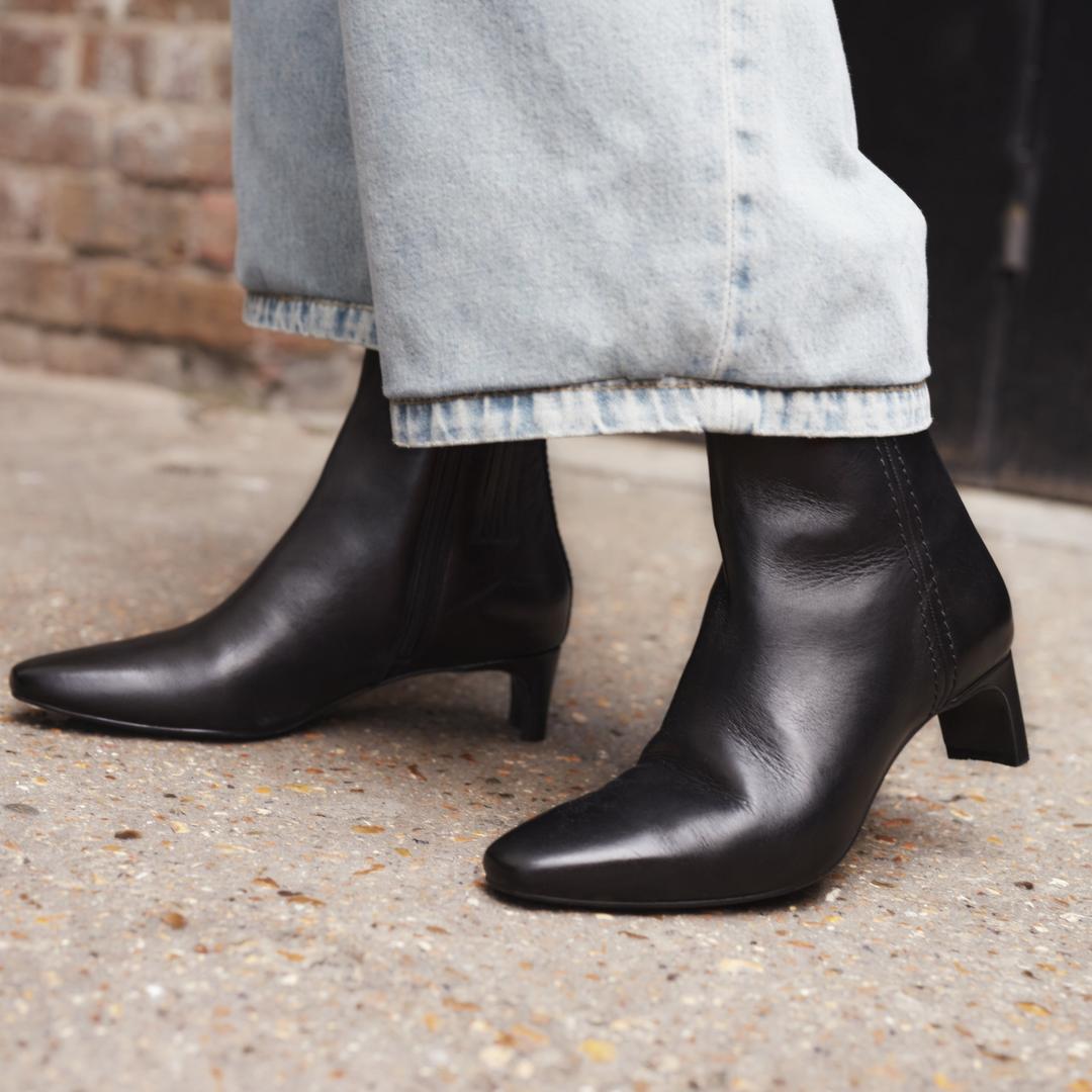 Womens Edina Up Black Leather Ankle Boots - Image 11