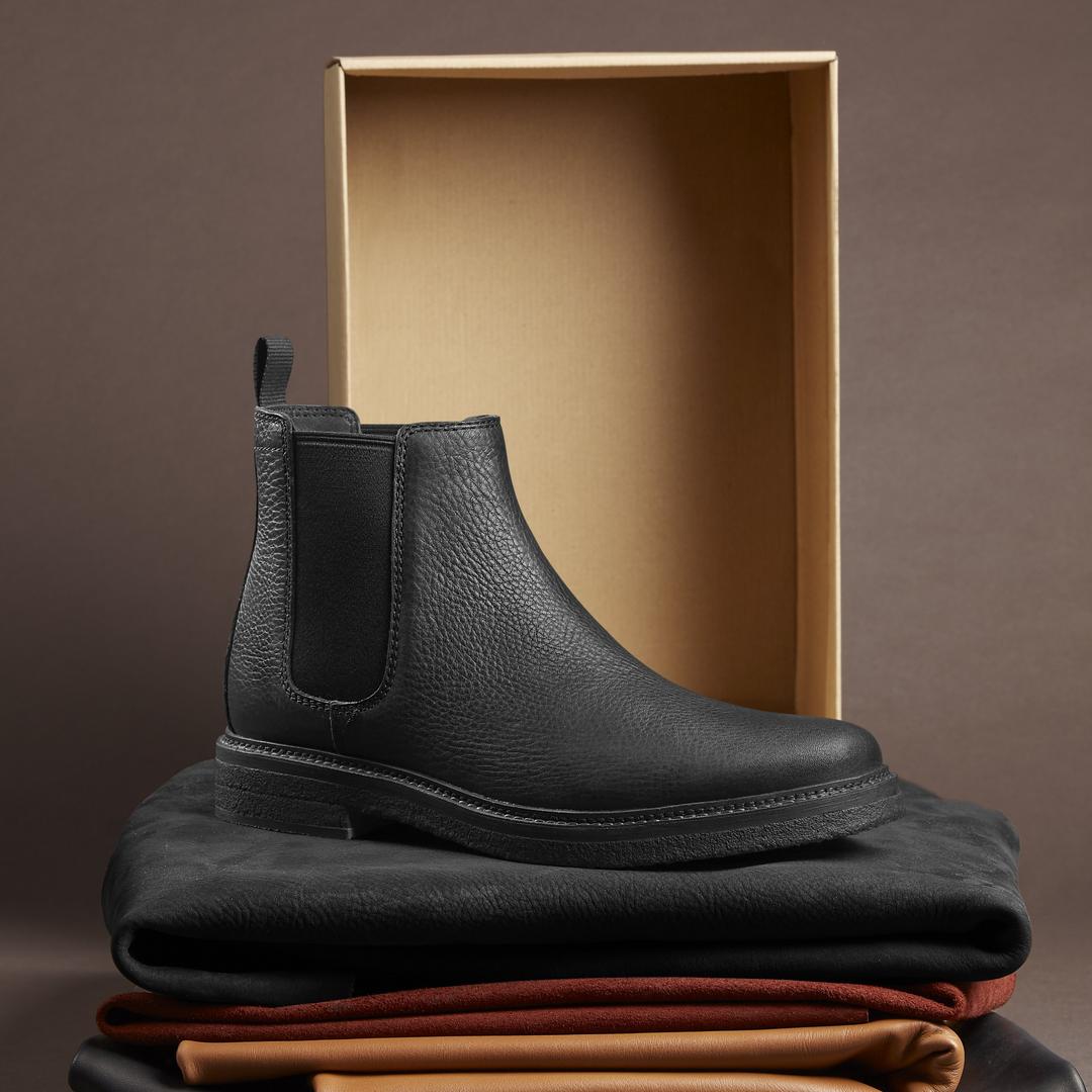 Mens Clarkdale Easy Black Leather Chelsea Boots - Image 4